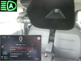 フロントカメラで車線や前方の人や車をモニターして、エマージェンシーブレーキや車線逸脱警報をを作動。ハイビームアシストも装備。