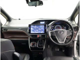 オシャレなインテリアで運転する気分も盛り上がりますよね^^