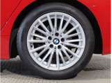【BMWアロイホイル】軽量かつ強度に拘ったアロイホイル。走行性能ポテンシャルを引き出す設計。車の足元を引き締めてくれる大きなポイントはアロイホイルです。