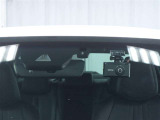 ドライブレコーダー装備:車の走行中の主に外観を中心に記録する撮影機材です!交通事故発生時の責任の所在を明確にしたり、観光等を記録するのにも役立ちます!