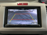 【バックカメラ】運転が苦手な方も車庫入れラクラクです!ギアをリバースに入れれば自動的に切り換わりますので、面倒な操作は不要です♪狭い駐車場もお車を傷つけず安心ですね!