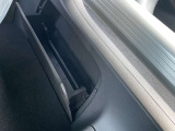 運転席後方にポケット