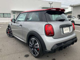 MINIのアイコンでもある、丸目のヘッドライト。高いデザイン性でMINIをよりお洒落に見せてくれます!