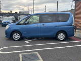 当店は照明・屋根付きスペースございますので雨天時も安心して現車確認が可能です。