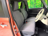 運転席まわりには十分なスペースがあり、大柄な方でもゆったり運転していただける環境です。