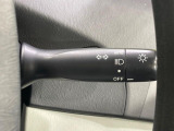 【オートライト】周りの明るさに応じて自動でヘッドライトの点灯・消灯ができる機能です!ライトの付け忘れ・消し忘れなどが無くなり、雨の日や夕方の走行も安心!トンネル通過時も便利ですね♪