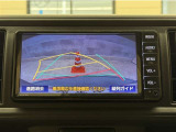 バックガイドモニター付きです。車の後方に小型カメラが付いており、バックする際の後方の様子をモニター上に表示します。