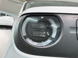 LEDヘッドライトは、点灯の瞬間から最大光量を発揮し、突然暗くなるトンネルなどでの安定感を高めます。
