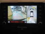 全周囲カメラで周囲を確認しながら安心して駐車することができます。