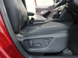 パワーシート搭載。微妙な調整が手軽にでき、ピッタリなポジションで運転することが可能です。