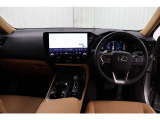 ドライバーが運転操作に集中できるコックピット思想、「タズナコンセプト」が取り入れられたインテリアとなっています。