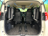 後席を格納すると、これだけの広さが!シーンに合わせたシートアレンジで、大きな荷物も積むことが出来ます♪