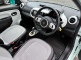 フランス車ならではのオシャレな内装がオススメです!