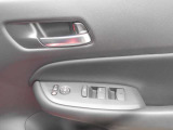 <パワーウィンドウ>運転席で全座席の窓をラクラク操作!元気なお子様やワンちゃんのイタズラも防いでいただけますよ!