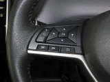 【ステアリングスイッチ】運転中に視線を前に向けたまま画面の操作できます。