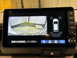リバースギアに入れるだけで後方の表示へ切り替わります。夜間や雨の日の駐車も楽になりますよ。