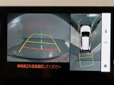 パノラミックビューモニター付きです。車両を上から見たような映像をモニター画面に表示。運転席からの目視では見にくい、車両周辺の状況をリアルタイムでしっかり確認できます。
