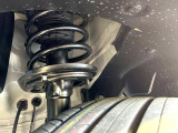 お車を安心してお乗りいただく為には、足回りの定期点検が欠かせません。サービスサポート(有償保証)では無料点検もご提供しており、安心のカーライフをお過ごしいただけるサポート体制が整っています。