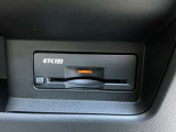 ETC2.0を装備。DSRC通信方式によって双方向通信することでカーナビと高速道路がリアルタイムに情報連携して、便利で快適なドライブ体験を提供します。