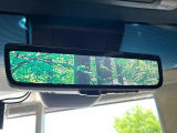【デジタルインナーミラー】後席の大きな荷物や同乗者で後方が確認しづらい時でも安心!カメラが撮影した車両後方の映像をルームミラー内に表示。クリアな視界で状況の確認が可能です!