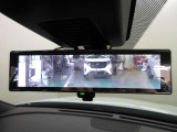 スマートルームミラー付きで後部座席に乗車してても後方がしっかり見れます