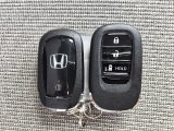便利なスマートキー付き。キーを取り出さずにドアの施錠・解錠やエンジン始動が可能です。