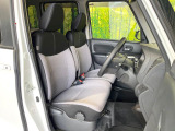 運転席シート廻りは使用感も少なく、良好な状態となっています。前オーナー様が丁寧に使っていたことがよくわかりますね。