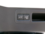 パワーバックドア機能付きです。高さや重さでバックドアの開閉って意外と大変ですが、電動で楽々です!