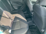 【後部座席】後席も広々としていますので同乗者の方もリラックスしてお乗りいただけますよ☆