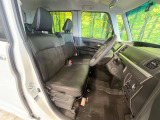 運転席まわりには十分なスペースがあり、大柄な方でもゆったり運転していただける環境です。