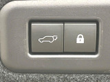 【パワーバックドア】スマートキーや運転席のボタンを押すだけでリアゲートが自動で開閉します!荷物を持っている時や、高い位置にあるバックドアを閉める際に便利な機能です♪