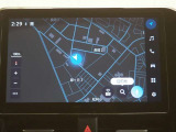 ディスプレイオーディオ(コネクティッドナビ対応)PLUS搭載。T-Connectご契約で2027年2月まで無償で利用できるナビ(期限到来後は有償)と、解約後も利用できる車載ナビが搭載されています。