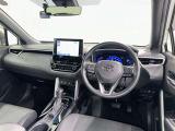 運転席まわりです。 各操作スイッチは使いやすい位置に配置されてます。