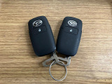 【スマートキー】 スマートキーを携帯していれば、ドアハンドルのボタンを押すだけでロックの解除ができます。