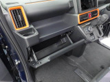 当社は購入後のアフターケアを大切にしております。納車後、1ヶ月無料点検、半年ごとにあんしん点検、12ヶ月法定点検の誘致をします。また車検までの点検をセットにした『ワンダフルパスポート』を販売中です。