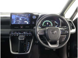 高いホールド性で運転姿勢が安定します。長距離ドライブでも疲れにくいのが魅力です。快適なドライビングライフをお送りください♪