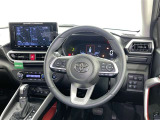運転席まわりです。 各操作スイッチは使いやすい位置に配置されてます。