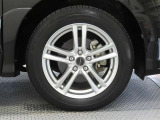 アルミホイール付き車です。