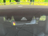 【トヨタセーフティセンス】走行中に前方の車両等を認識し、衝突しそうな時は警報とブレーキで衝突回避と被害軽減をアシスト。より安全にドライブをお楽しみいただけます。