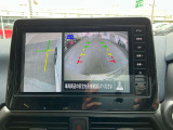 『アラウンドビューモニター』はスムーズな駐車と安全確認をサポートします。