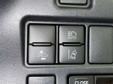 オートマチックハイビームとは、先行車や対向車のライトを認識し、ハイビームとロービームを自動で切り替える機能です。夜道の視界を確保します。詳細は販売店スタッフまでおたずねください。