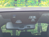 【スマートブレーキサポート】走行中に前方の車両等を認識し、衝突しそうな時は警報とブレーキで衝突回避と被害軽減をアシスト。より安全にドライブをお楽しみいただけます。