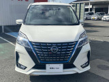 正面は印象的な日産のVモーショングリル☆