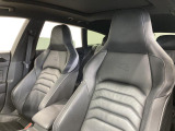 無段階調整式パワーシート 正しい乗車姿勢によって運転のしやすさと、万が一の際に乗員保護能力を最大限に高めます。