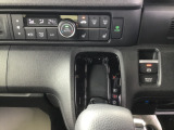 電子制御パーキングブレーキ・オートブレーキホールド機能付きです。