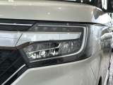 LEDヘッドライトは、点灯の瞬間から最大光量を発揮し、突然暗くなるトンネルなどでの安定感を高めます。