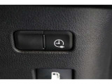 『U-Carつるた店はサービス工場も併設』 ※3ストール設備で買った後の整備も安心です※ 『U-Carつるた店はau携帯ショップも常設』 ※営業時間 AM9:30-PM5:00まで※