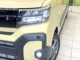 【LEDヘッドライト】悪天候や夜間走行時も良好な視界を確保し安心して運転できる高輝度LEDヘッドライトを装備!点灯速度が早く、消費電力も抑えられています。
