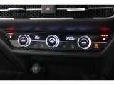 運転席と助手席の温度設定の変更が可能な左右独立タイプのデュアルエアコンです♪♪♪暑がりな人・寒がりな人も誰もが車内を快適にお過ごしいただけます♪♪♪