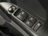 【電動格納ミラー】サイドミラーは電動格納式となっており、狭い駐車場でもキズがつくリスクを抑えられます。